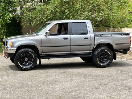 TOYOTA HILUX 2.8 SR5 4X4 CD 8V DIESEL 4P MANUAL